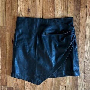 Mini faux leather black skirt